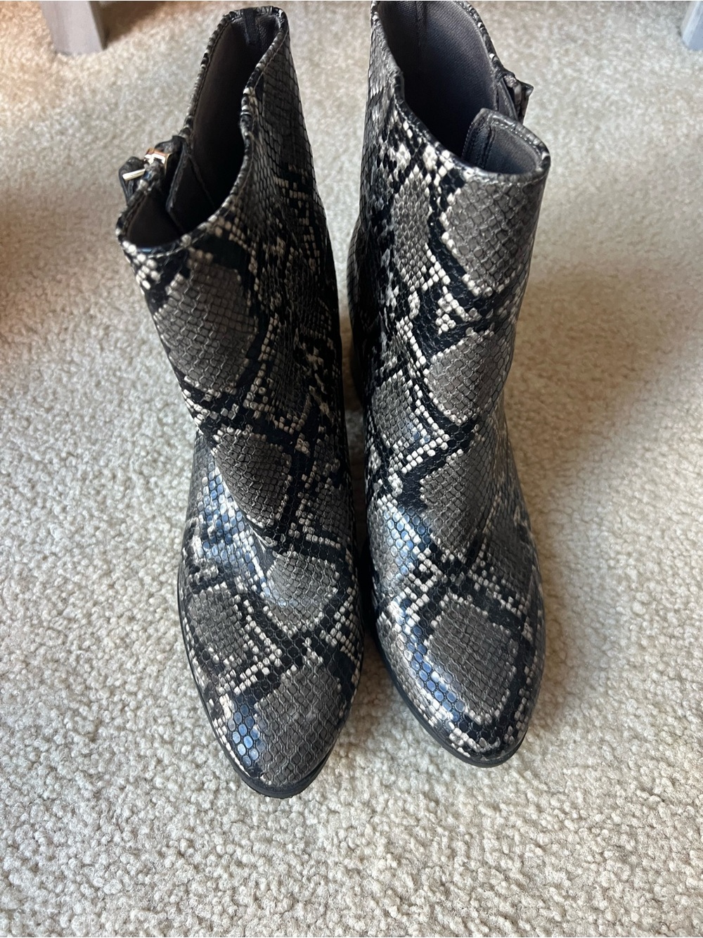 Old Navy Snake-Print Pointed Ankle Boots - Black & Gray